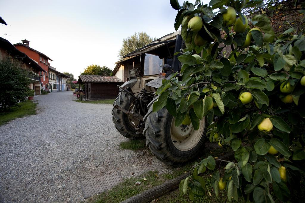 Agriturismo Cascina Caremma Besate ภายนอก รูปภาพ