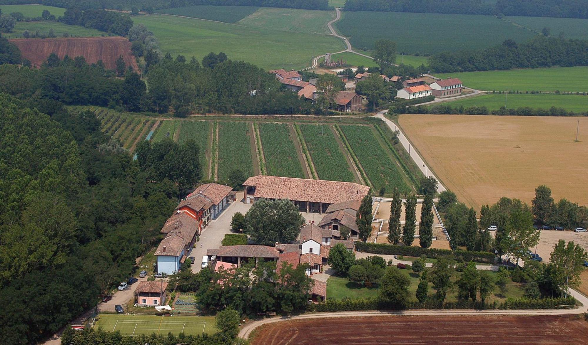 Agriturismo Cascina Caremma Besate ภายนอก รูปภาพ