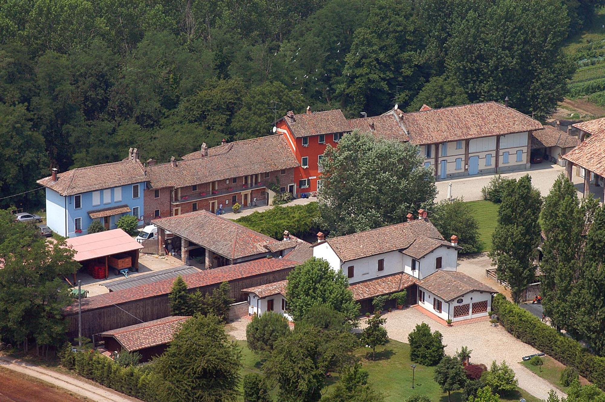 Agriturismo Cascina Caremma Besate ภายนอก รูปภาพ