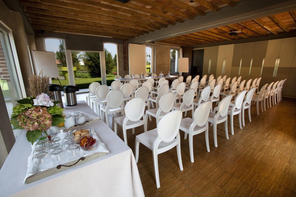 Agriturismo Cascina Caremma Besate ภายนอก รูปภาพ