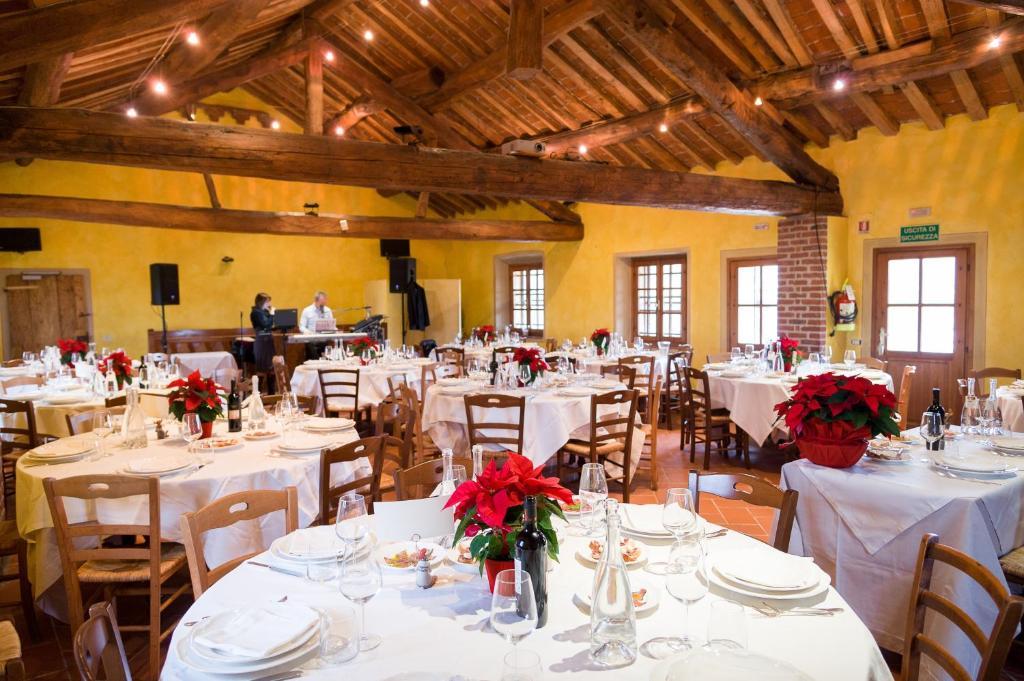 Agriturismo Cascina Caremma Besate ภายนอก รูปภาพ