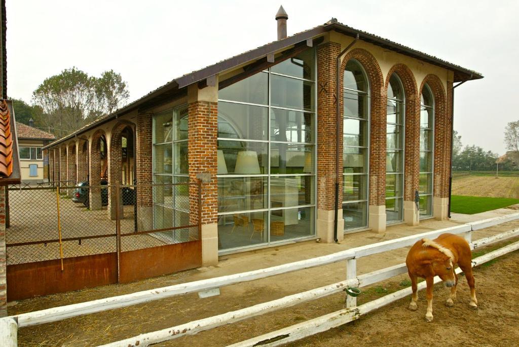 Agriturismo Cascina Caremma Besate ภายนอก รูปภาพ
