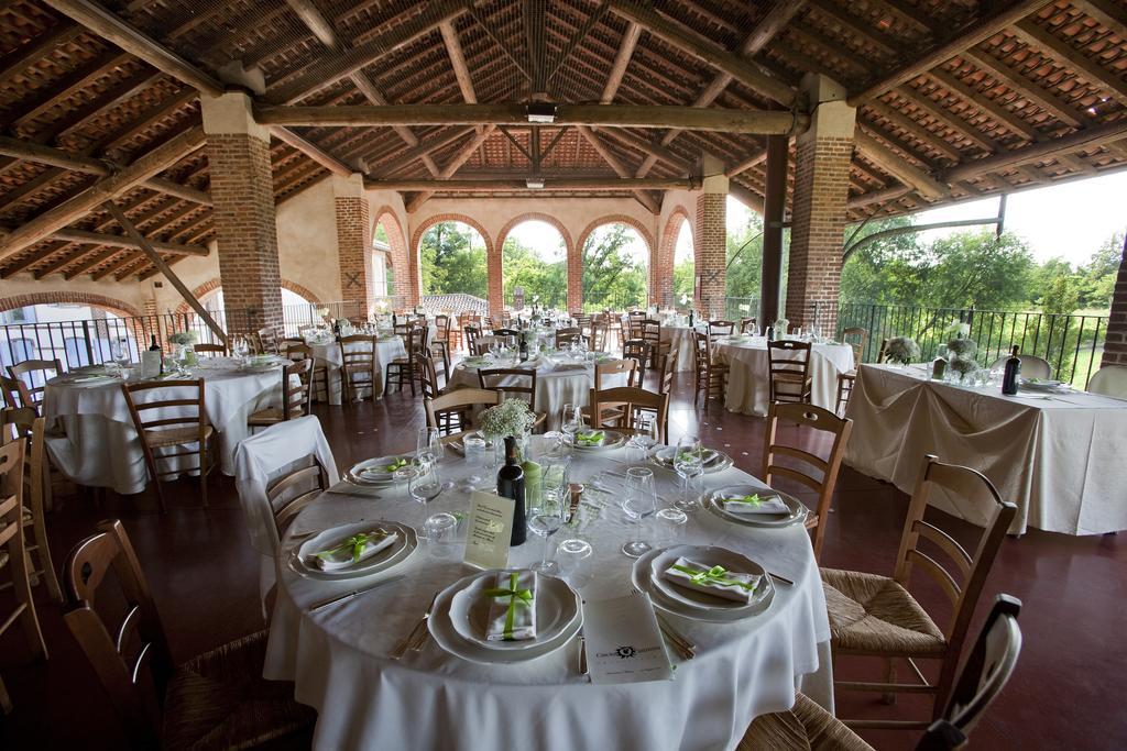 Agriturismo Cascina Caremma Besate ภายนอก รูปภาพ