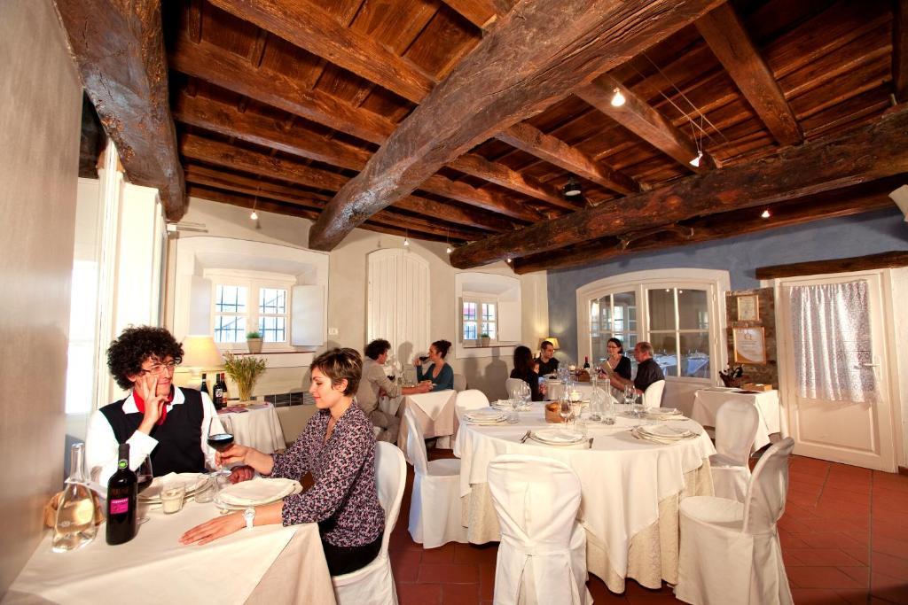 Agriturismo Cascina Caremma Besate ภายนอก รูปภาพ