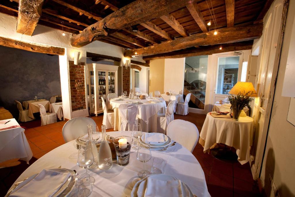 Agriturismo Cascina Caremma Besate ภายนอก รูปภาพ